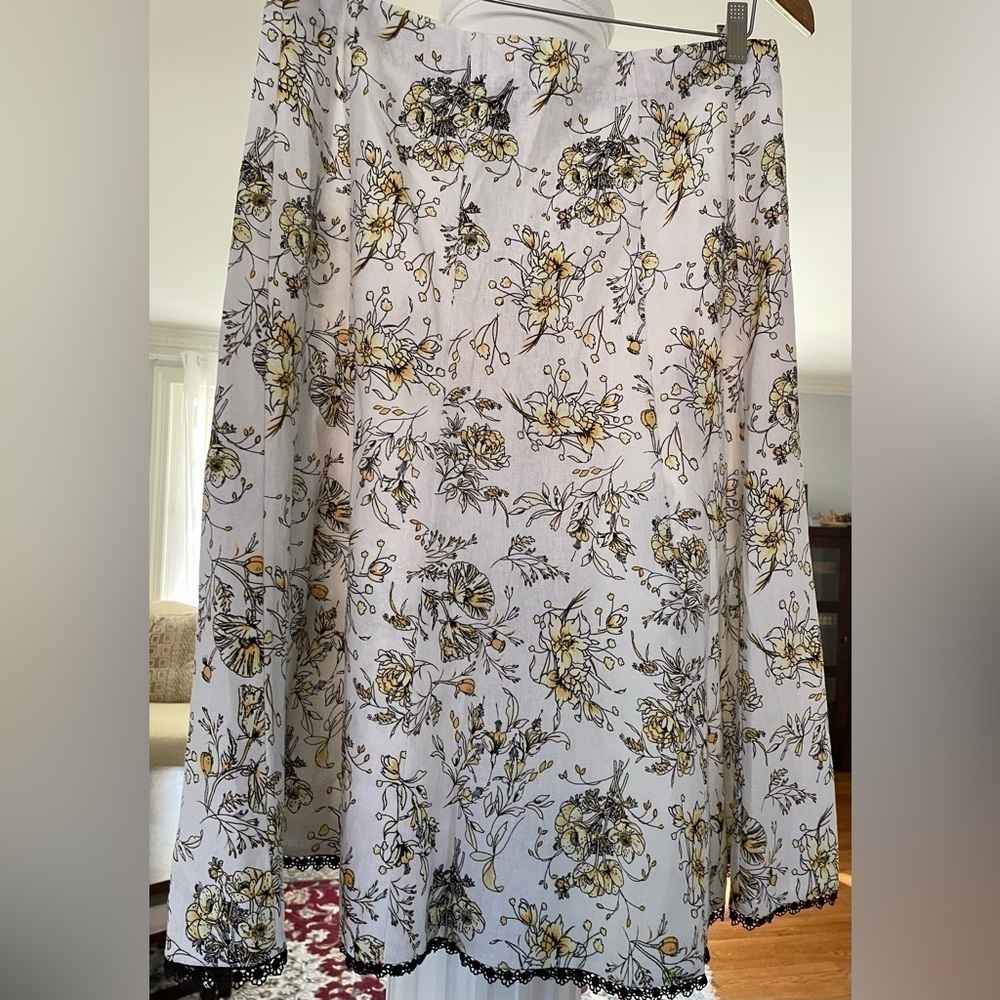 Notations floral A- line summer skirt. Size M 55% linen ,45%Rayon . Women’s - Picture 2 of 5